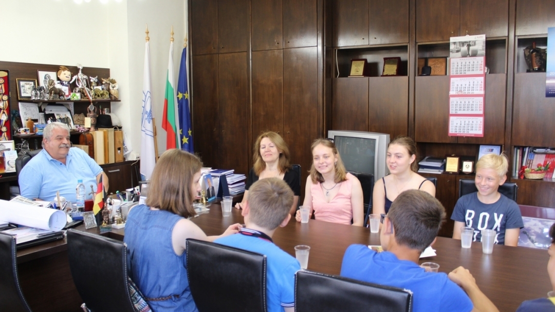 Заместник-кметът Иван Григоров посрещна руски ученици в Община Русе