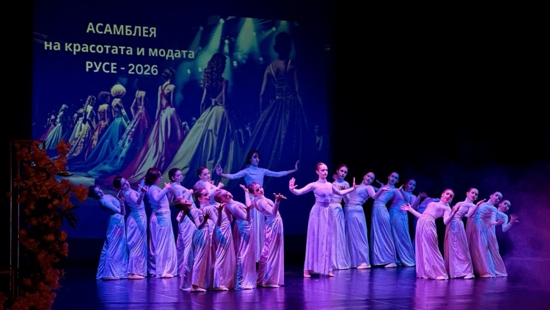 Спектакълът „Асамблея на красотата и модата“ превърна сцената на Доходното здание в пространство на естетика и съпричастност