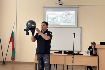 Champion racing driver Iliya Tsarski gave a lecture to students about driving responsibility