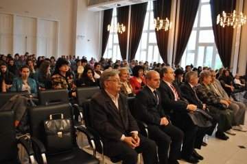 Кметът Пламен Стоилов връчи Ботевска награда за цялостна дейност и успехи на ученичка от СОУ „Христо Ботев“