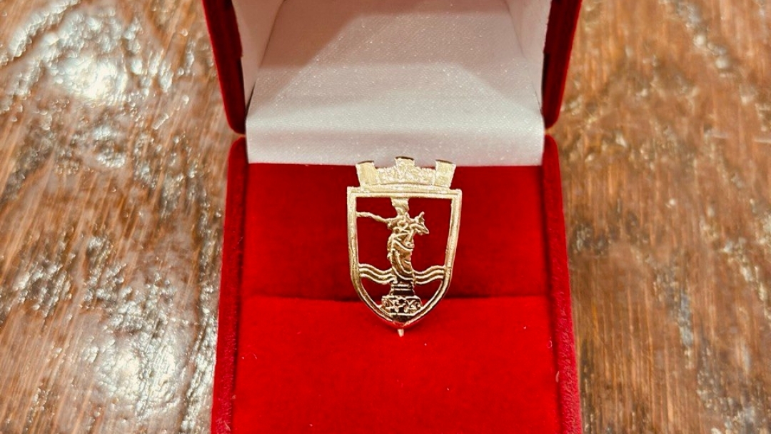 Кметът Пенчо Милков отличи Хачик Лебикян със златна значка за приноса му към културния и обществен живот на Русе