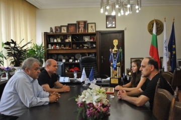 Кметът се срещна с бронзовата медалистка от Европейското първенство по карате Шинкиокушин за юноши и девойки