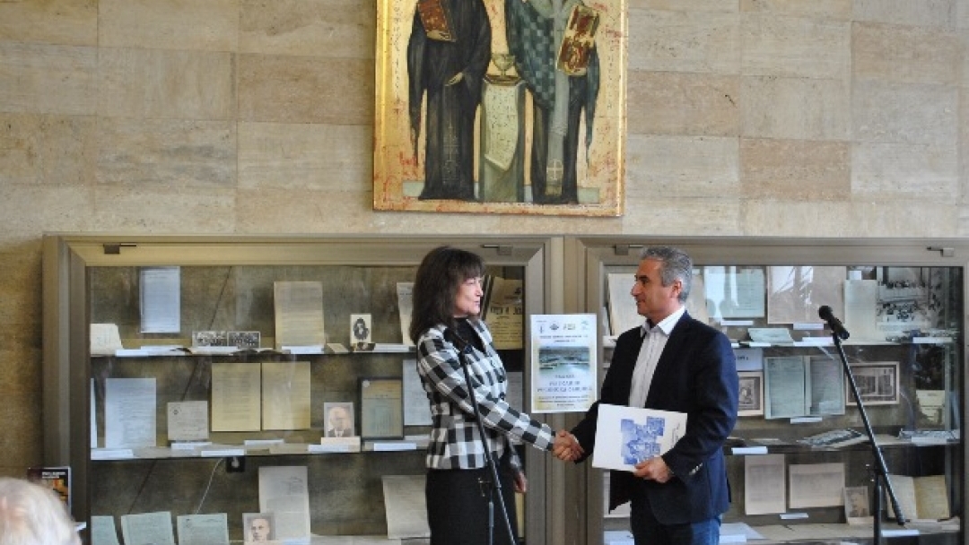 Регионалната библиотека и Държавният архив откриха изложба „150 години община Русе“