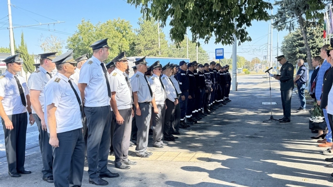 Русе отдаде почит и признателност на пожарникарите за професионализма и всеотдайността им