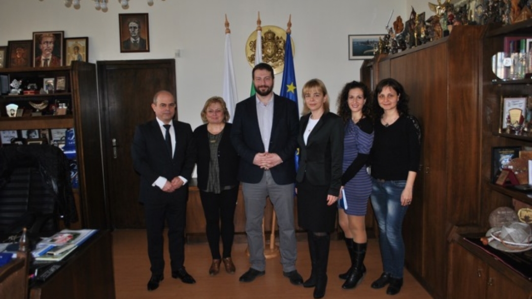 Проектът 'Интегриран подход на Община Русе за интеграция на роми и други уязвими групи на територията на общини от Област Русе' е сочен за пример на национално ниво