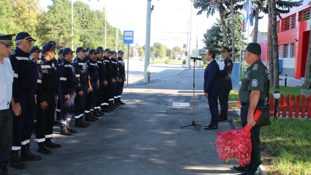 Кметът Пенчо Милков почете професионалния празник на пожарникарите