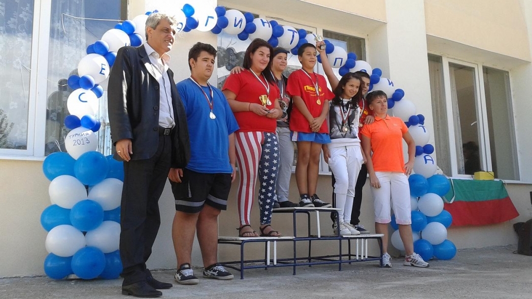 Ученици от 14 училища участваха в Регионален турнир по спортна стрелба в Русе 