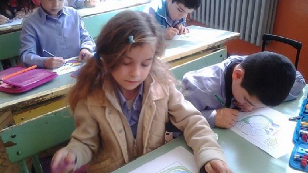 Великденска работилница гостува в русенските училища