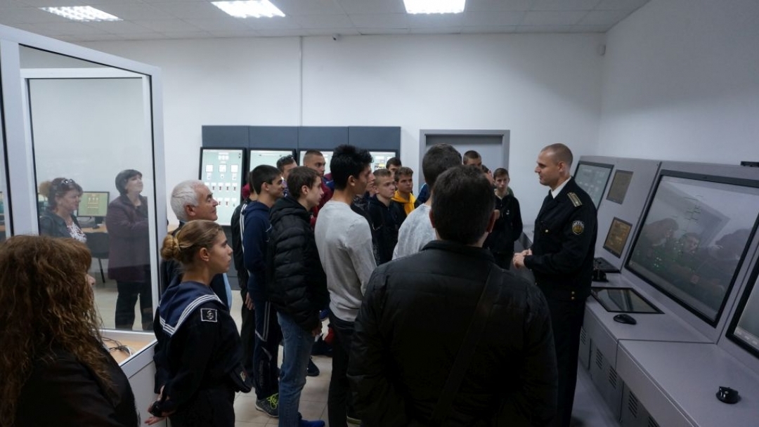 Представителният дунавски флотски отряд посети Военноморското училище във Варна