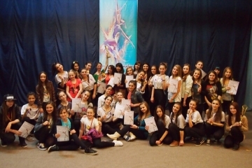 Танцово студио „Импулс“ и танцова група „Capstars” към Общински младежки дом обраха наградите на Шестото издание  на танцовият конкурс „Flashdance” в град Каракал, Ръмъния