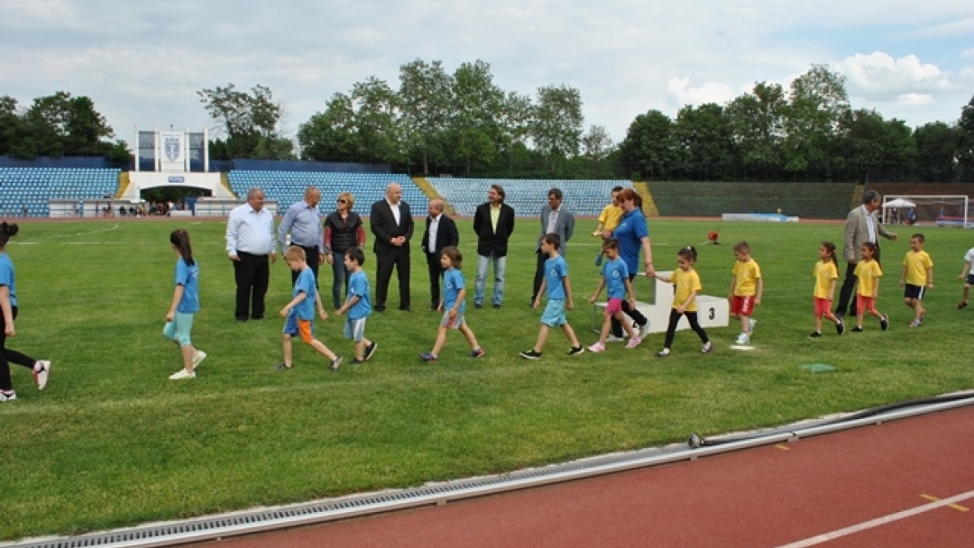 Кметът Стоилов и министър Кралев откриха третото издание на турнир „Младост“ в Русе