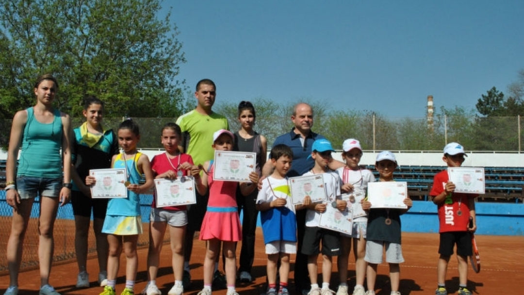 В Русе се проведе Регионален тенистурнир  за деца на „оранжев корт”