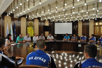 Кметът Пламен Стоилов награди 17-годишните футболисти на ФК „Дунав“