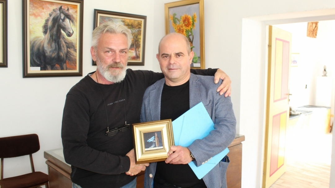 Кметът Пламен Стоилов посети обновената изложбена зала на Дружеството на художниците      