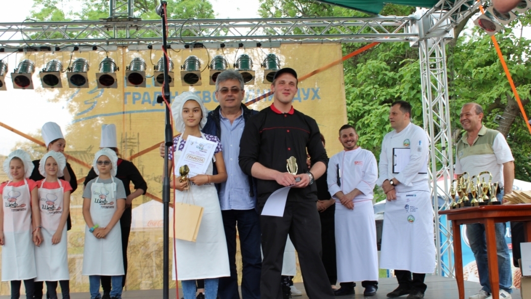 Наградиха млади кулинари в състезанието "Като шеф готвачите"