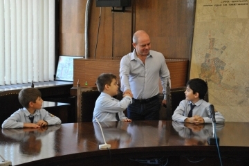 Русенски второкласници споделиха мечтите си за Русе с кмета Пламен Стоилов 