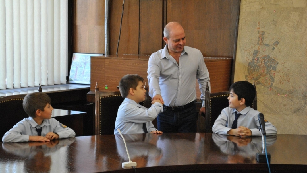 Русенски второкласници споделиха мечтите си за Русе с кмета Пламен Стоилов 