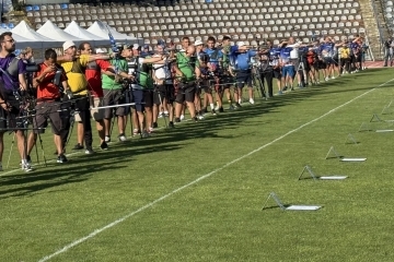 Стрелци от 13 до 70 години се състезават в турнира "Дунавски стрели"