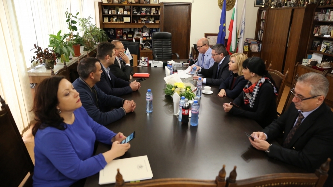 Министър Николай Нанков инспектира напредъка по ключови проекти в Русе и се срещна с кмета Пламен Стоилов и неговия екип