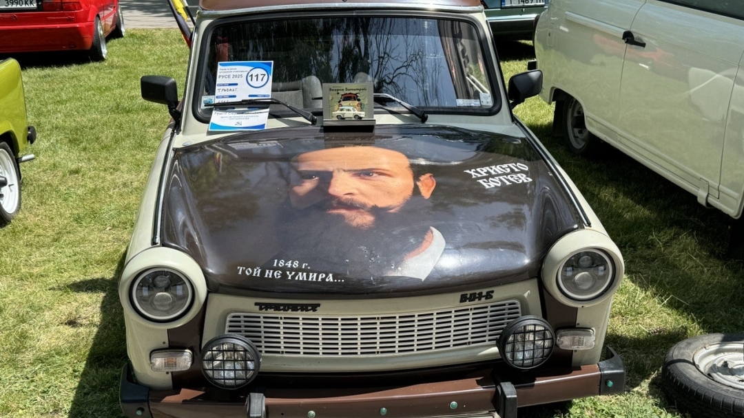 Русе събра над 300 класически автомобила и мотоциклета в 11-ото издание на Парада на ретро возила