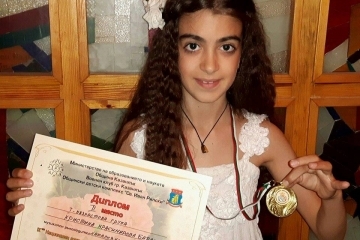 Кристина Баракова извоюва второ място на националния конкурс "Една българска роза"