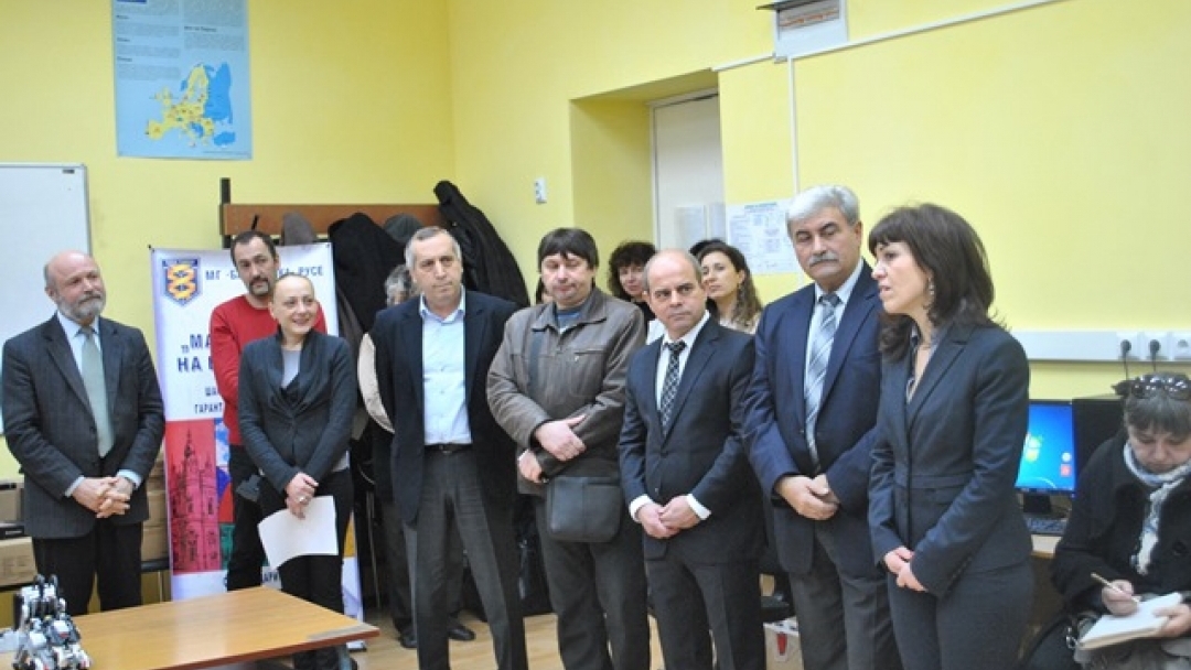 Кметът Пламен Стоилов откри първия Клуб по роботика в България