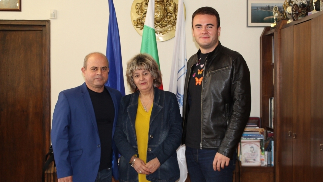 Кметът Пламен Стоилов се срещна с талантливия изпълнител Йордан Марков