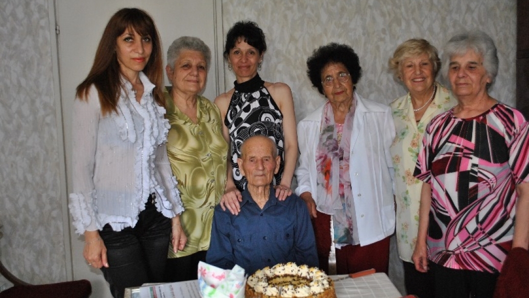 Ветеран от войната отпразнува 103-ия си рожден ден