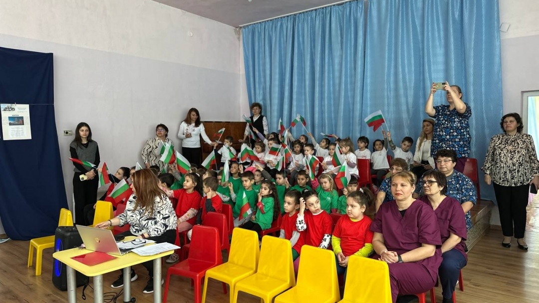 Енчо Енчев уважи празника за 3 март на ДГ „Пролет“