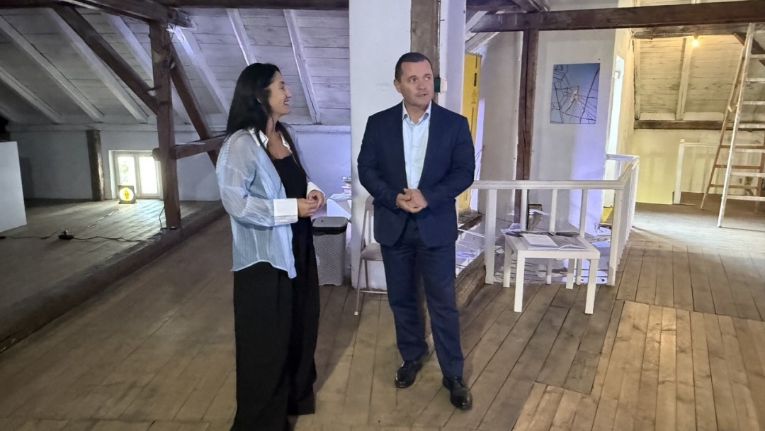 Кметът Пенчо Милков поздрави Цвета Трендафилова за първата й арт инсталация в Русе  