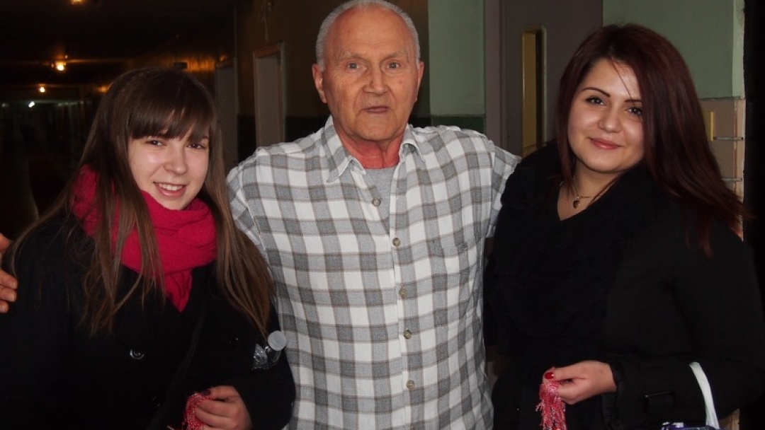 Младежи проведоха Първомартенска акция в дом "Възраждане"