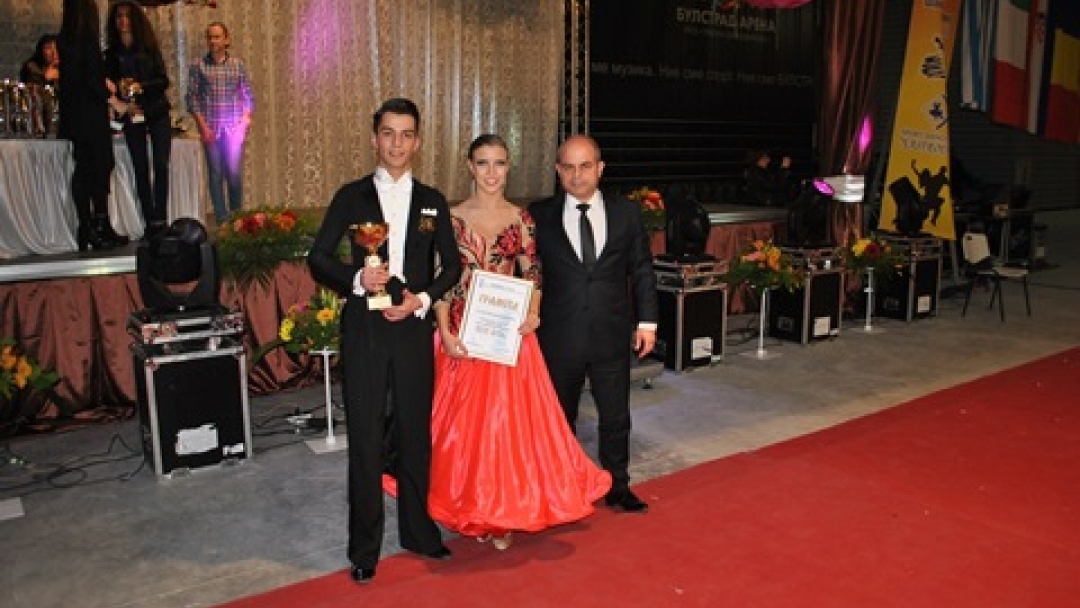 Кметът Пламен Стоилов награди танцови двойки във второто издание на Откритото Световно първенство по спортни танци