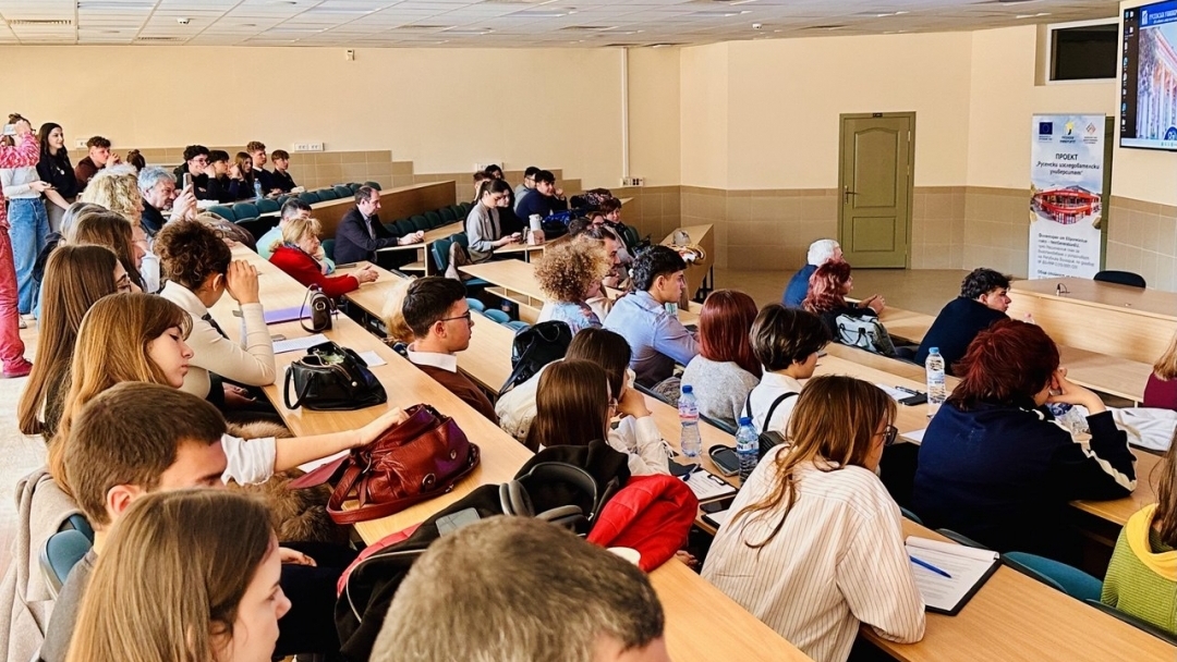 Ученици и експерти обсъдиха темите за насилието и социалната среда на национален форум в Русе