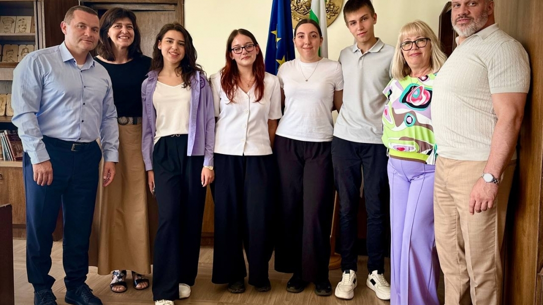 Пенчо Милков пожела успех на новото ръководство на Младежкия парламент