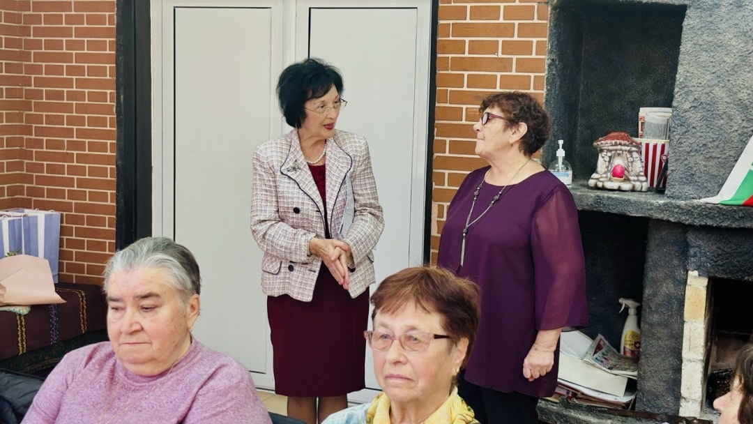 Пенсионерски клуб „Росна китка“ от Червена вода отбеляза 40 години от създаването си