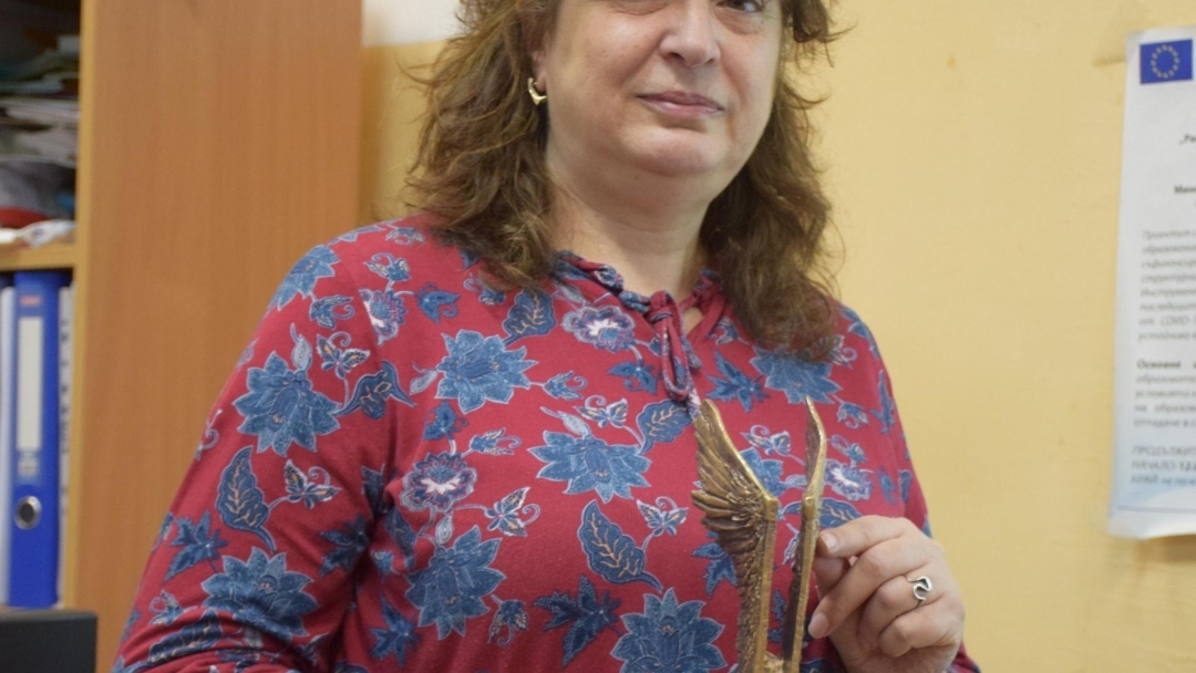 Наградиха учителите, носители на званието „Посланик на свободния дух в моето училище“ 202