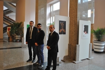 Кметът Пламен Стоилов откри изложбата „25 години свободна България“