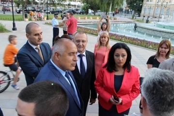 Премиерът Бойко Борисов посети обновения площад 