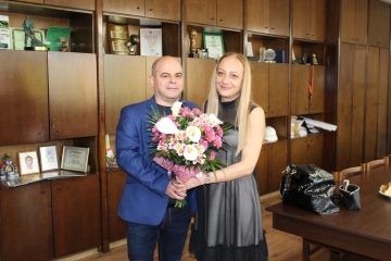 Заместник-кметът Наталия Кръстева отпразнува рождения си ден