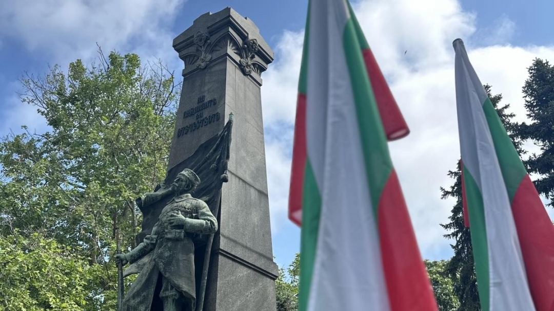С тържествена церемония и благодарствен молебен бе отбелязан Празникът на Русе