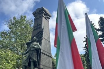 С тържествена церемония и благодарствен молебен бе отбелязан Празникът на Русе