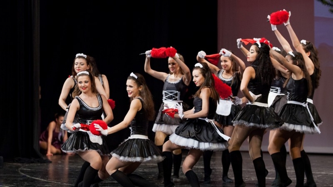 Коледен концерт представи Общински младежки дом