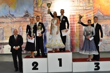 Министърът на младежта и спорта Красен Кралев и кметът Пламен Стоилов наградиха победителите в откритото световно първенство по стандартни танци в Булстрад Арена