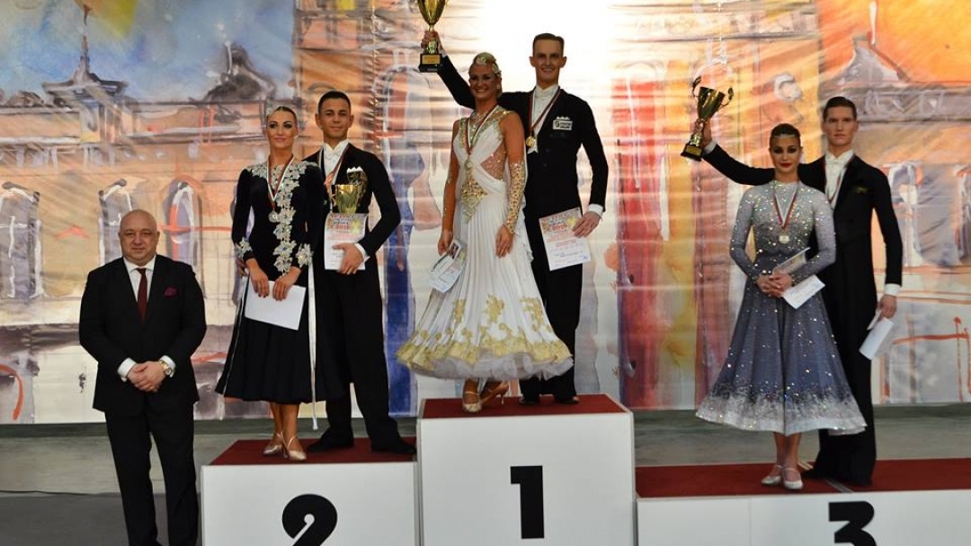 Министърът на младежта и спорта Красен Кралев и кметът Пламен Стоилов наградиха победителите в откритото световно първенство по стандартни танци в Булстрад Арена