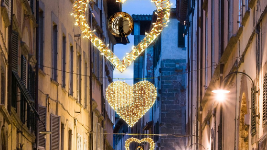 Коледно-новогодишната атмосфера завладява Русе с фестивал, концерти и празнична украса