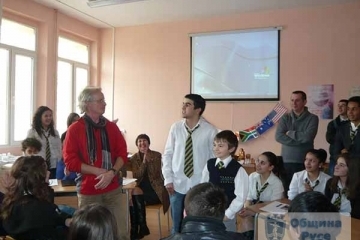 Русенското СОУ за европейски езици отбеляза международния ден на майчиния език