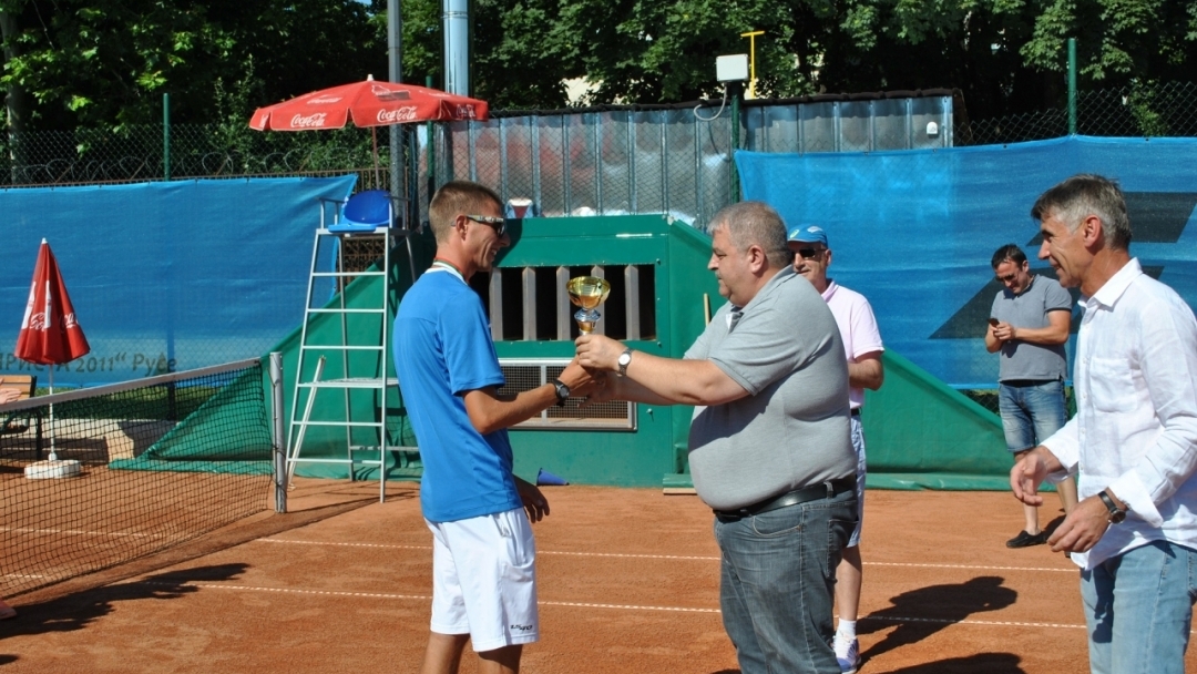 Заместник-кметът Иван Григоров награди победителите в Републиканското отборно първенство по тенис на корт до 12 години в Русе