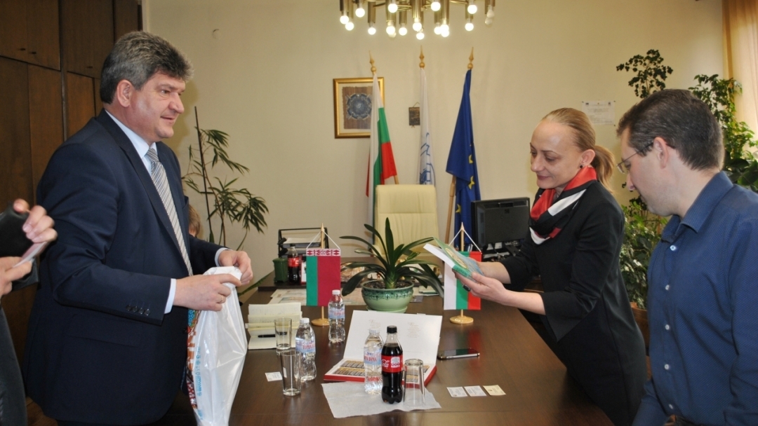 Заместник-кметът Наталия Кръстева се срещна с посланика на Беларус Владимир Воронкович