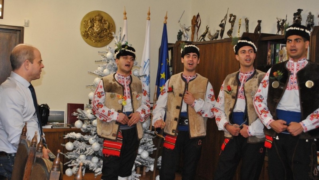 Малки и големи коледари наричаха в общината за здраве и берекет