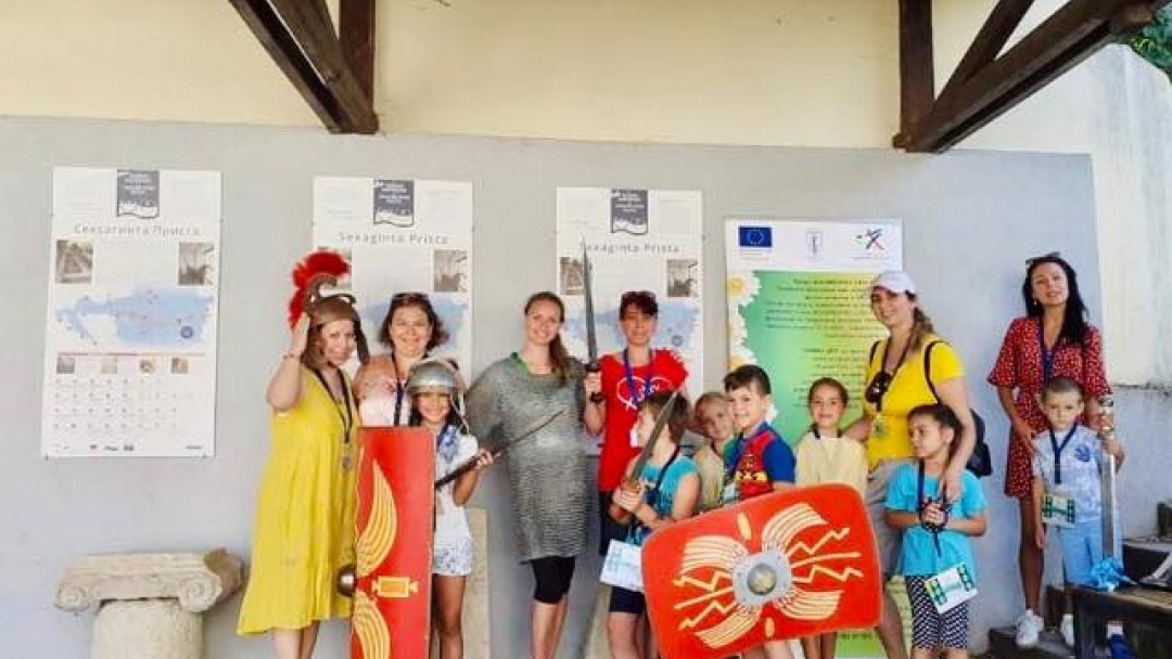 Децата от „Лятното училище“ се върнаха назад във времето с посещение на крепостта „Сексагинта Приста“